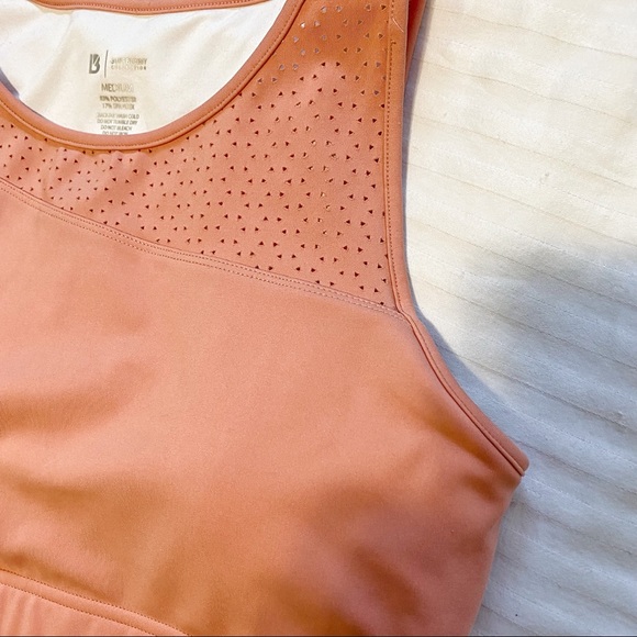 BuffBunny Posh Laser Cutout Sportsbra Peach size Medium - Picture 4 of 11